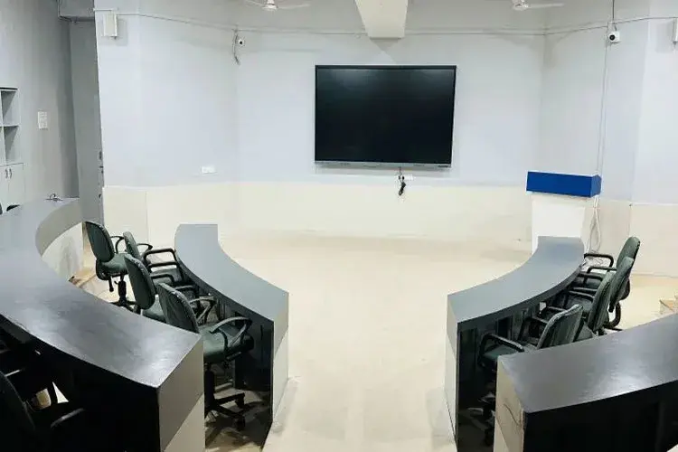 Acropolis Faculty of Management and Research, Indore