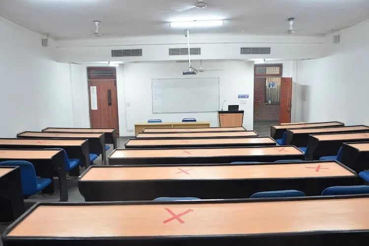 Amity School of Insurance, Banking and Actuarial Science, Noida