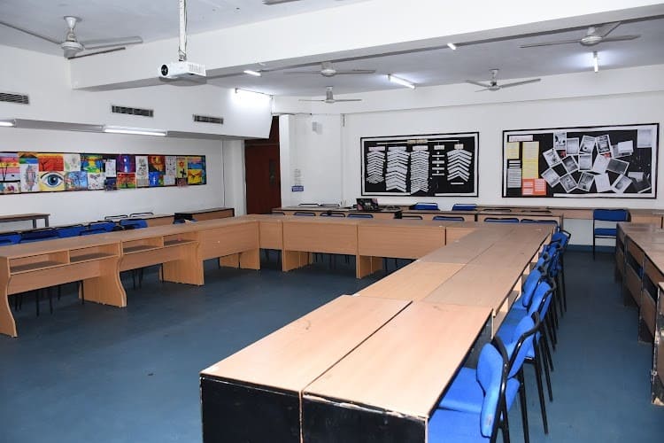 Amity University Noida Campus: Photos, Virtual Tour