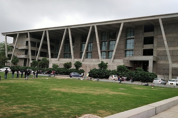 Ahmedabad University, Amrut Mody School of Management, Ahmedabad