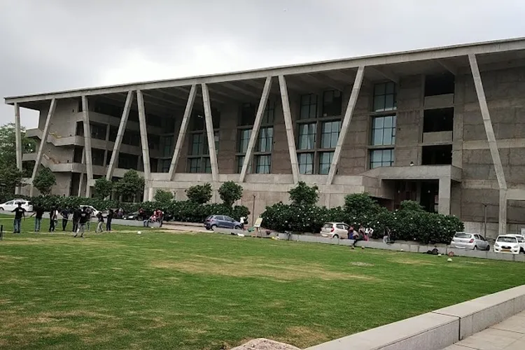 Ahmedabad University, Amrut Mody School of Management, Ahmedabad