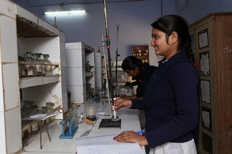 Arya Mahila Vidhyapeeth, Bharatpur