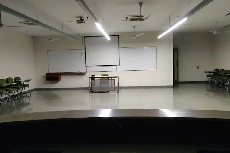 Auro University, Surat