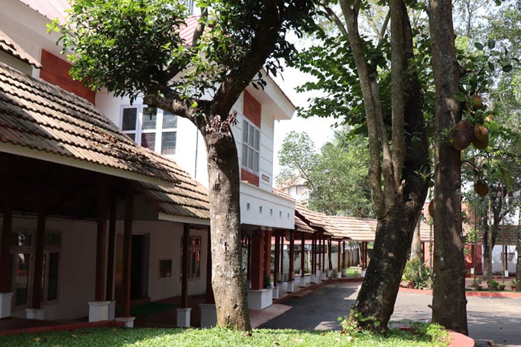 Bhavan's College of Arts and Commerce, Kochi