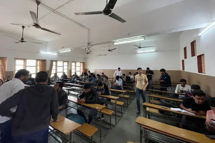 BRCM College of Business Administration, Surat