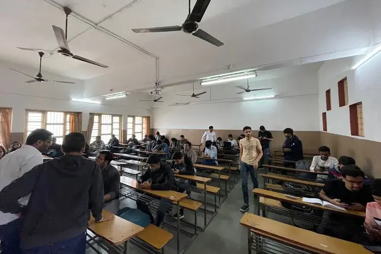 BRCM College of Business Administration, Surat