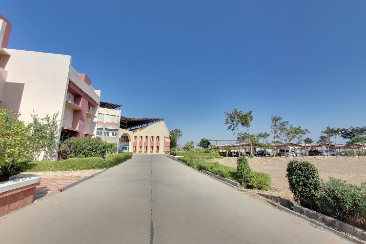 C. U. Shah University, Wadhwan