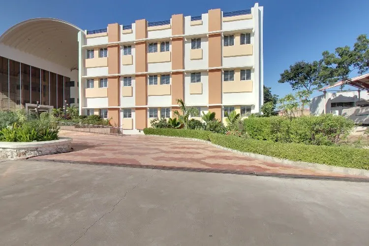 C. U. Shah University, Wadhwan