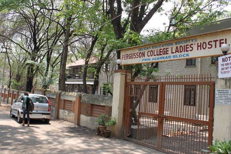 D.E.S's Shri. Navalmal Firodia Law College, Pune