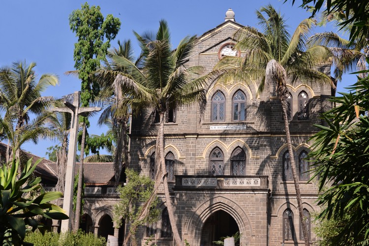 D.E.S's Shri. Navalmal Firodia Law College, Pune