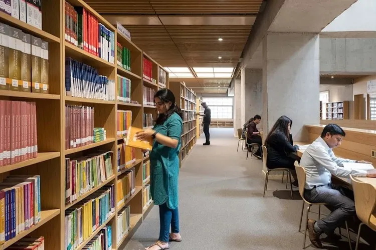 DY Patil University School of Arts and Commerce, Navi Mumbai