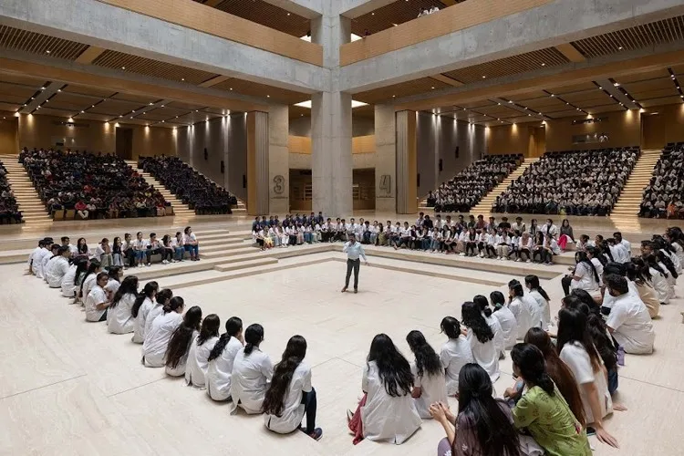 DY Patil University School of Arts and Commerce, Navi Mumbai