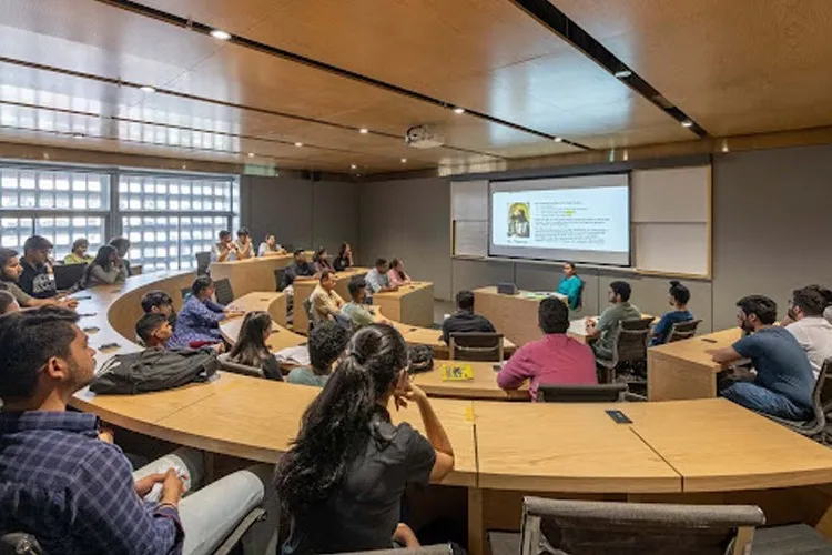 DY Patil University School of Arts and Commerce, Navi Mumbai