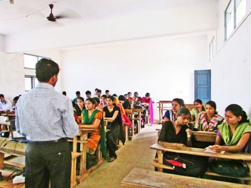 Dahiwadi College, Satara