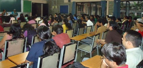 Dahiwadi College, Satara