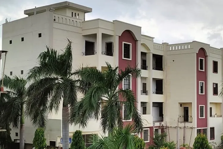 Dayanand Dinanath College, Kanpur