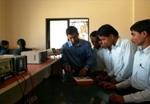 Deshbhakt Harinarayan Bankatlal Soni College, Solapur