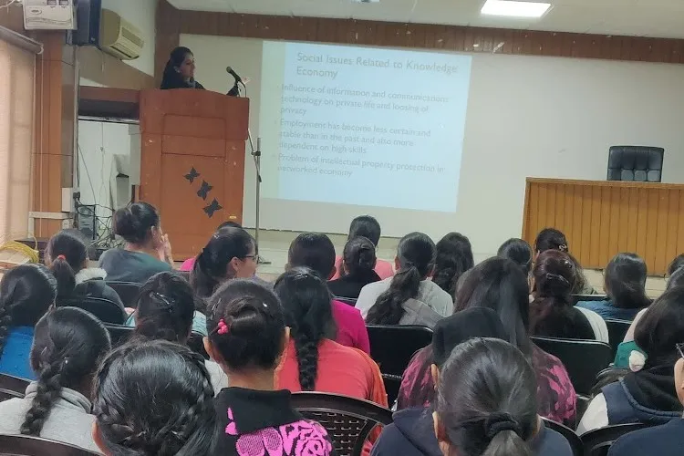 Dev Samaj College for Women, Chandigarh