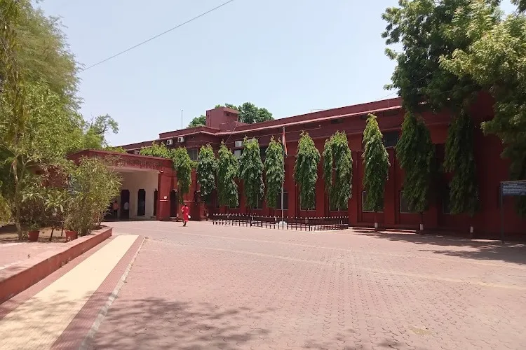 Devi Ahilya Vishwavidyalaya, Indore