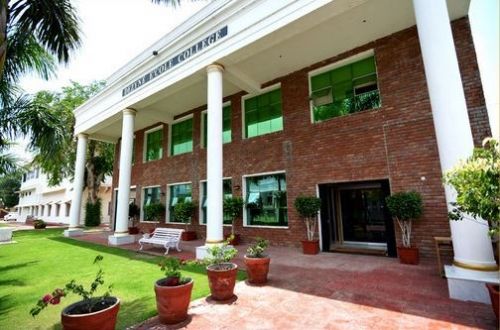 Dezyne E'cole College, Ajmer