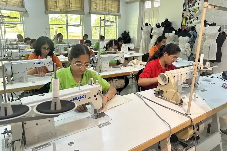 Dezyne E'cole College, Ajmer