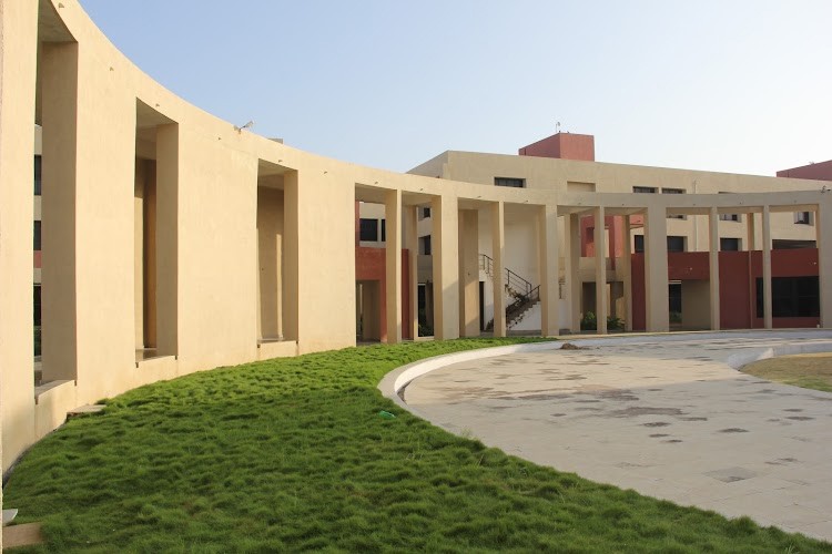 Dr. Subhash University, Junagadh