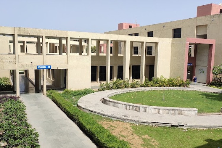 Dr. Subhash University, Junagadh