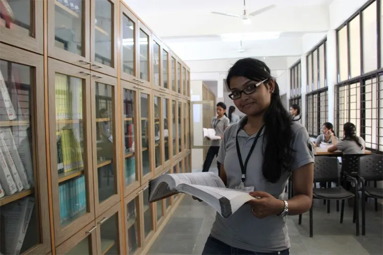 Dr. Subhash University, Junagadh