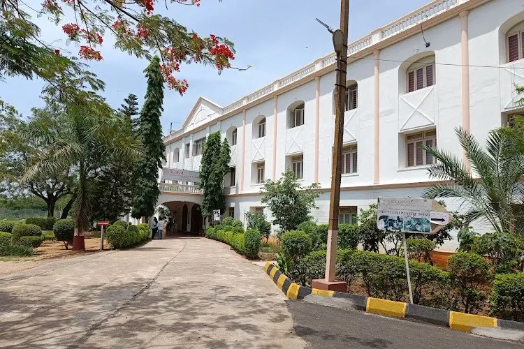 Global Institute of Engineering and Technology, Moinabad