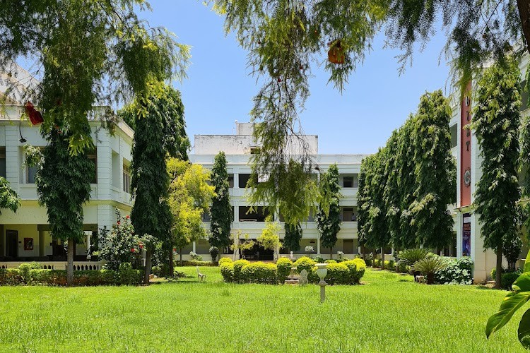Global Institute of Engineering and Technology, Moinabad