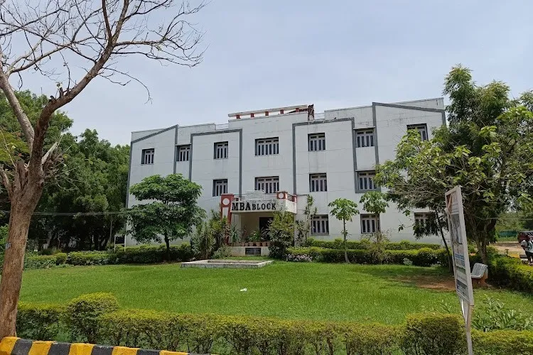 Global Institute of Engineering and Technology, Moinabad