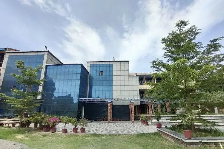 Guru Nanak Khalsa College, Yamuna Nagar