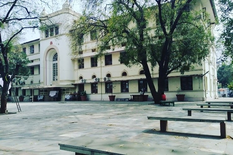 HL College of Commerce, Ahmedabad