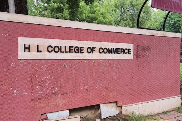 HL College of Commerce, Ahmedabad