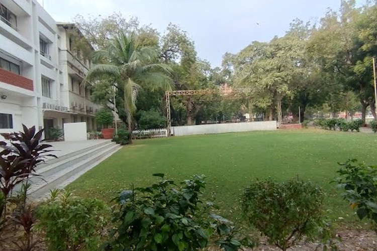 HL College of Commerce, Ahmedabad