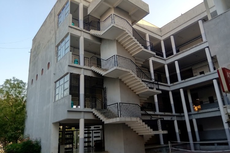 HL College of Commerce, Ahmedabad