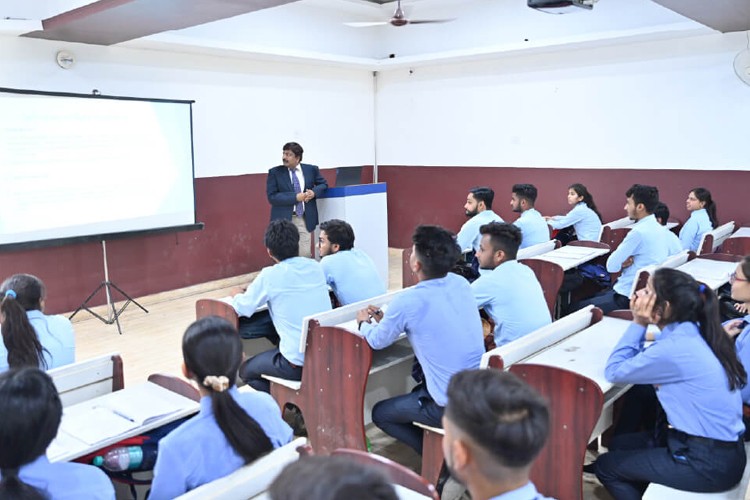 HLM Law College, Ghaziabad
