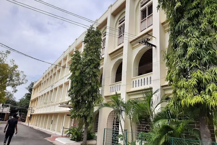 Holy Cross College, Tiruchirappalli