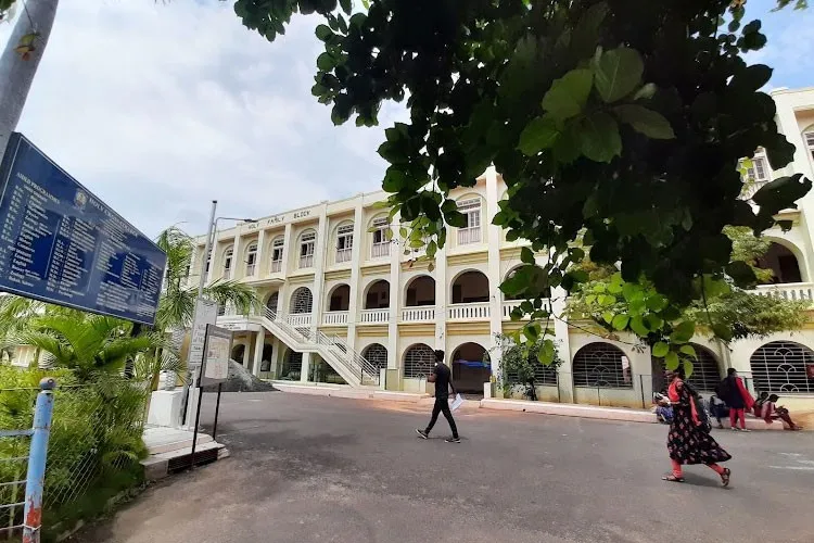 Holy Cross College, Tiruchirappalli