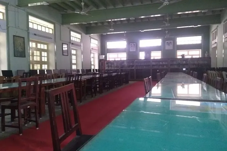 Holy Cross College, Tiruchirappalli