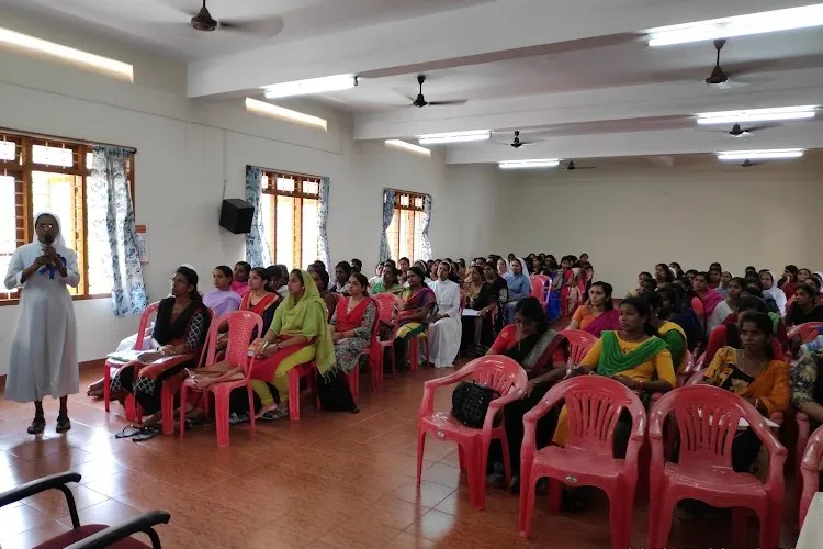 Holy Cross College of Nursing, Kollam