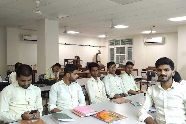 Indian Institute of Handloom Technology, Varanasi