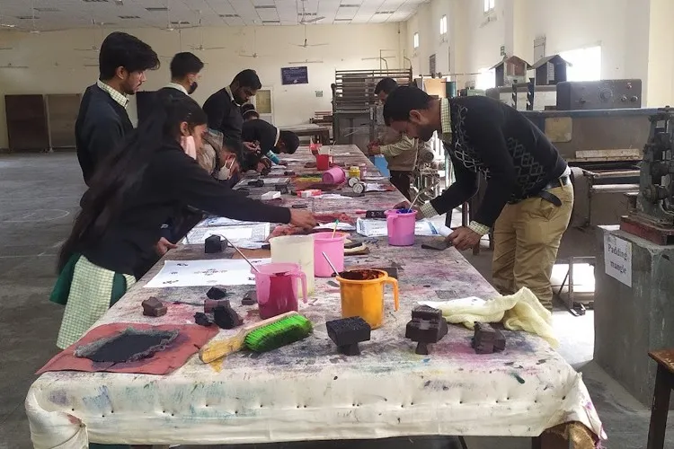 Indian Institute of Handloom Technology, Varanasi