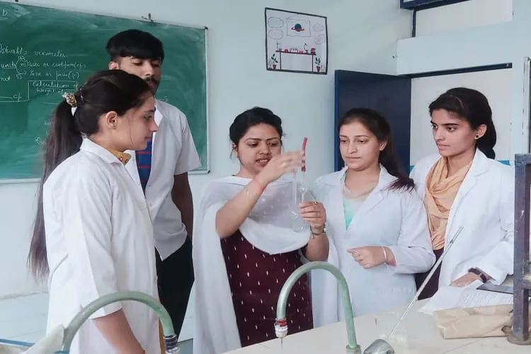 Indus International University, Una