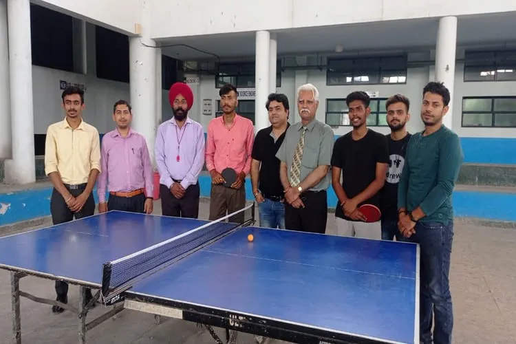 Indus International University, Una