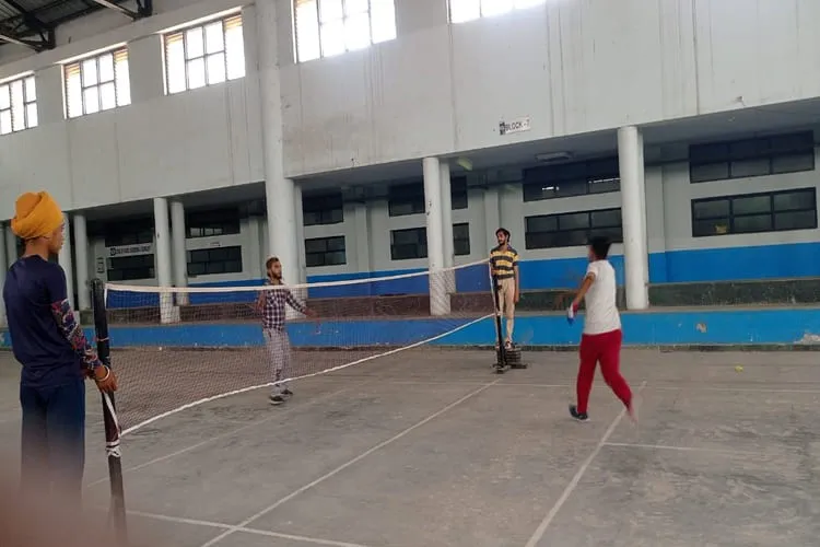 Indus International University, Una