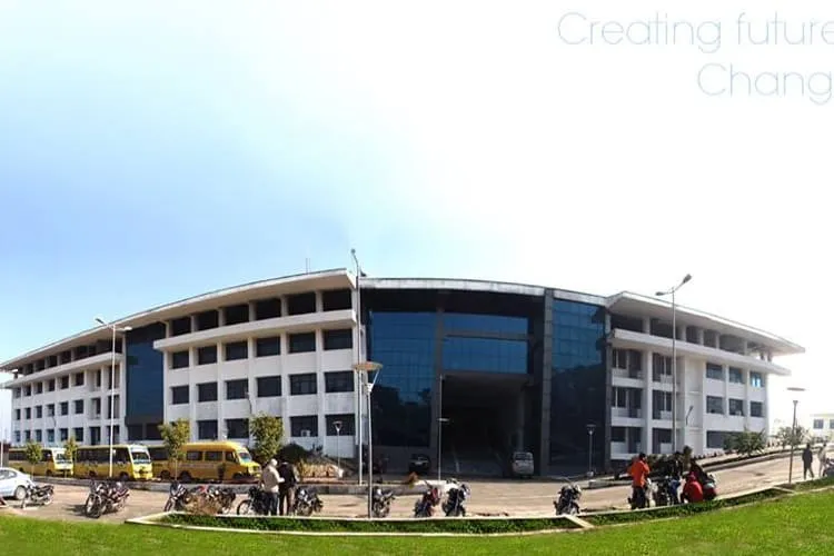 Indus International University, Una