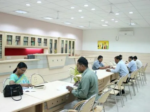 Iswar Saran Degree College, Prayagraj