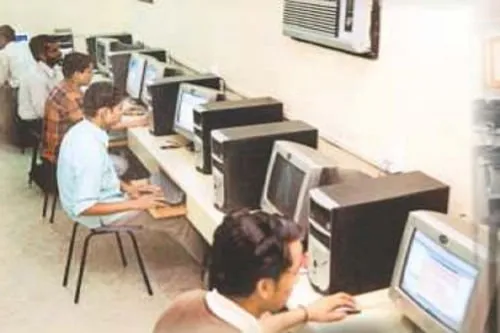 Iswar Saran Degree College, Prayagraj