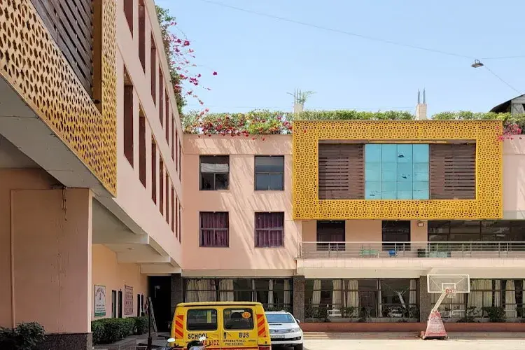 Kamkus College of Law, Ghaziabad